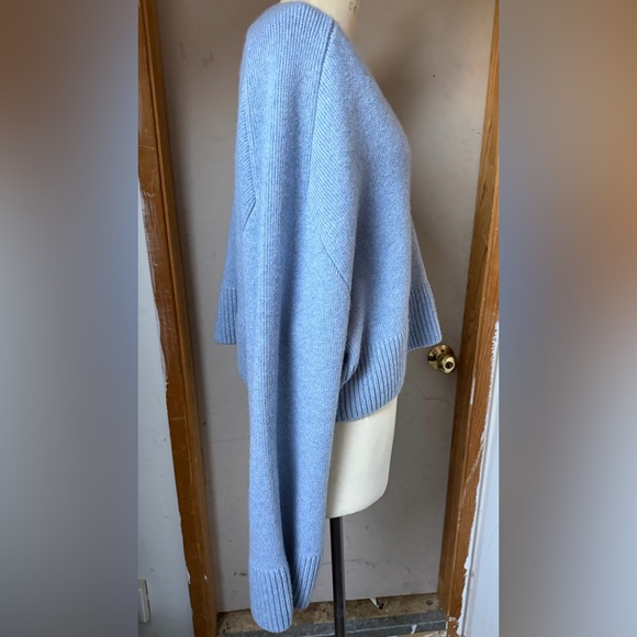 $1480 KHAITE Lenina Cashmere V-Neck Light Blue Sweater - Size M - Picture 8 of 13
